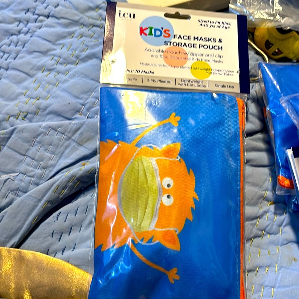 10 packs Kids face mask & storage pouch  each pack has 10 mask& pouch. 4-10 year